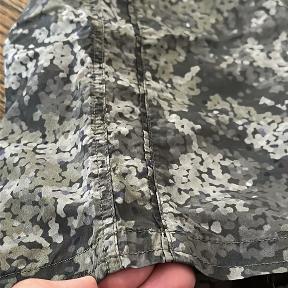 DOLCE & GABBANA Boys Swim Trunks Size 6 - Picture 7 of 8